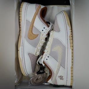 Dunk Low 'Year of the Rabbit -
Fossil Stone'